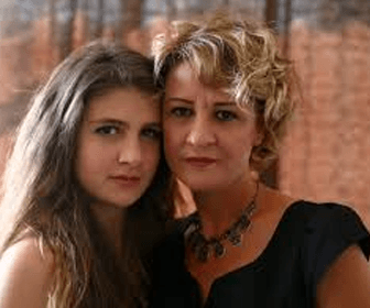 cagla-irmak-ve-annesi